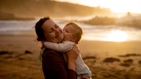 Jak pozować z dzieckiem? Wskazówki dla udanych zdjęć pełnych radości